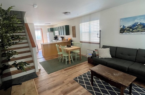 Franklin to the Fort House | Centrally located Craftsman, 2 blocks from Good Food Store.