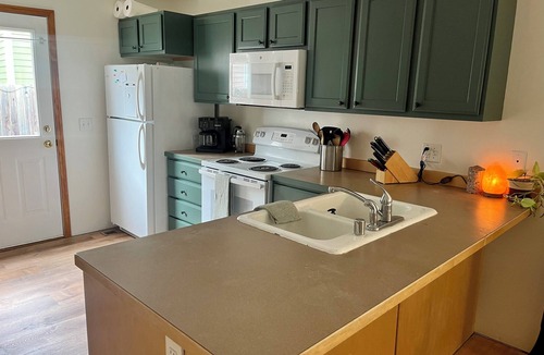 Franklin to the Fort House | Centrally located Craftsman, 2 blocks from Good Food Store.