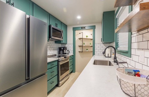 Meridian House | Centrally Located Family Home, Backyard w Firepit!