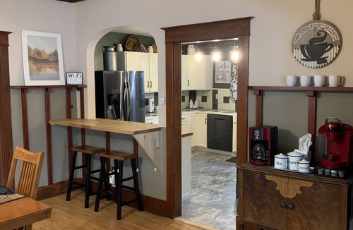 Colville House | Centrally located for all your activities!