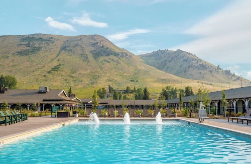 Jackson Hotel | Centrally Located Mountain Retreat with Cozy Vibes