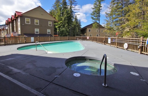 Government Camp Ski Chalet | Chalet 57 at the Official Collins Lake Resort