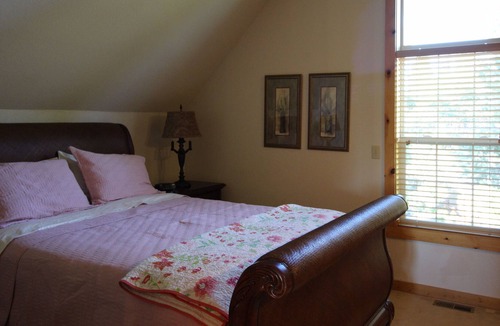 Klamath Falls Ski Chalet | Chalet at Running Y Ranch Resort with deck and hot tub
