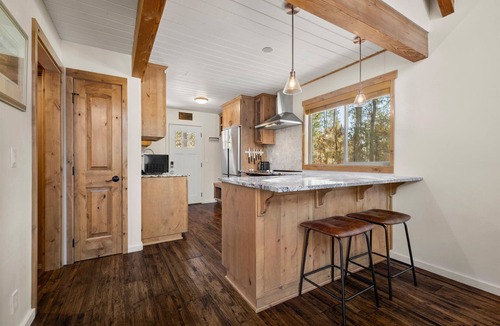 Sunriver Ski Chalet | Chalet Squatch - Cozy-Luxe Cabin Near Village & SHARC!