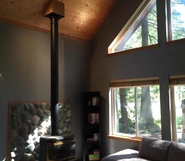 Enumclaw Ski Chalet | Chalet-style cabin near Mt. Rainier and Crystal