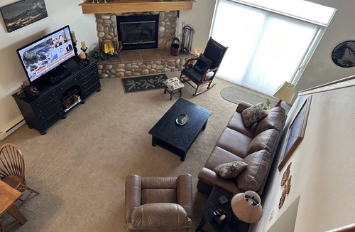 Big Sky Ski Chalet | Chalet w garage