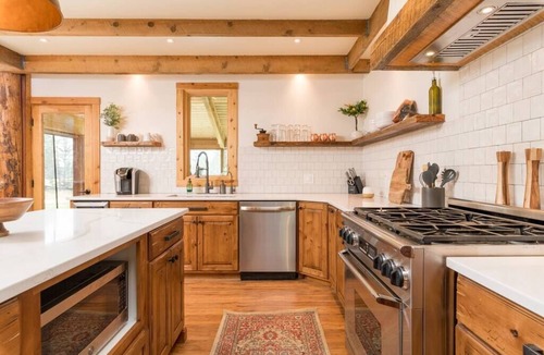 Hailey Ski Chalet | Chalet with private Pool, Hottub, and Sauna!