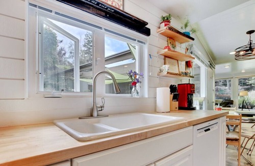 University Place House | Chambers Bay Tacoma Iconic Family Vacation Home Private Retreat Space Courtyard