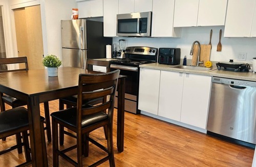 Gresham Apartment | Charming 1-bedroom apartment in Portland is very centric close from everything.