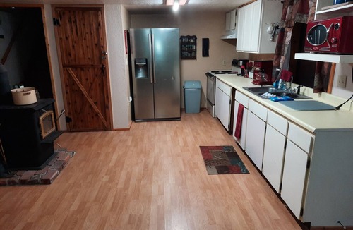 Troy Apartment | Charming 1-bedroom apartment next to Throops Lake for a relaxing stay