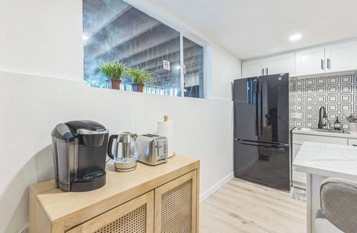 Burien House | Charming 1-bedroom house in lovely Burien with high speed WiFi,
