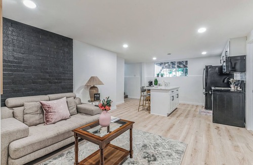 Burien House | Charming 1-bedroom house in lovely Burien with high speed WiFi,