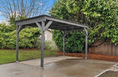 Hilltop House | Charming 1-bedroom private guest suite in Central Tacoma with AC, WiFi