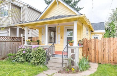 St. Johns House | Charming 1909 St Johns Bungalow