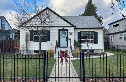 Veterans Park Cottage | Charming 1940 Cottage, Newly Renovated, Comfortable and Impeccably Decorated.