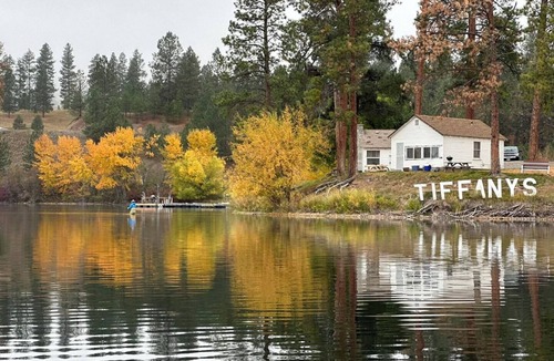 Republic Cabin | Charming 1BR Cabin on Curlew Lake – 2 Queen Beds, Full Bathroom + A/C