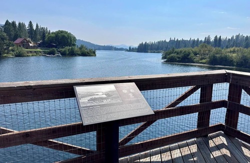 Republic Cabin | Charming 1BR Cabin on Curlew Lake – 2 Queen Beds, Full Bathroom + A/C