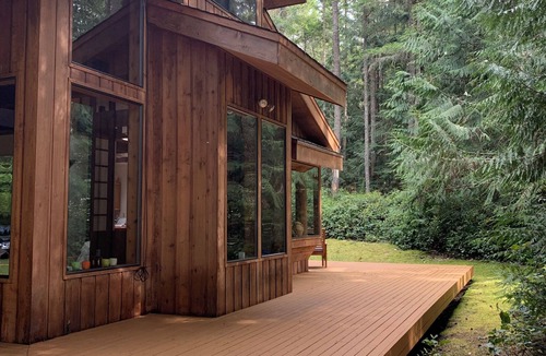 Roche Harbor Cabin | Charming 2-bedroom cabin on private lot near Roche Harbor with Wi-Fi