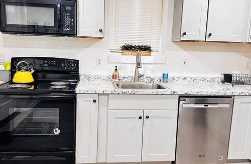 Hough Apartment | Charming 2-bedroom apartment in downtown Vancouver WA