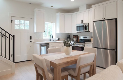 Garden Home-Whitford Apartment | Charming 2-bedroom apartment in fabulous Portland with WiFi