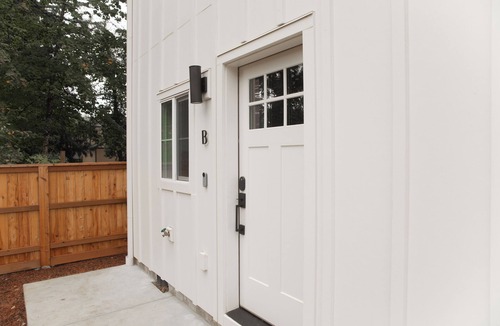 Garden Home-Whitford Apartment | Charming 2-bedroom apartment in fabulous Portland with WiFi