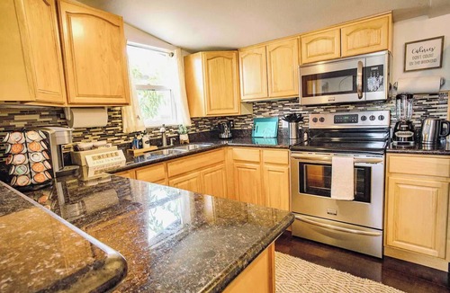 Central Tacoma House | Charming 2-bedroom bungalow in Central Tacoma with AC, WiFi