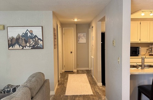 Sandpoint Condo | Charming 2-bedroom condo near Schweitzer and Sandpoint. Pet friendly.