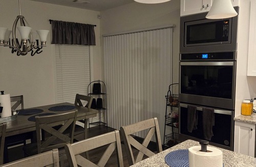 Moundville House | Charming 2-bedroom house in Pleasant Moundville with WiFi, AC