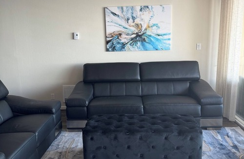 Dunlap Condo | Charming 2-bedroom lakefront condo in Seattle. Top-floor unit.