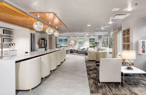 Wilburton Apartment | Charming 2-bedroom + office penthouse with Mt Rainier views in Bellevue downtown