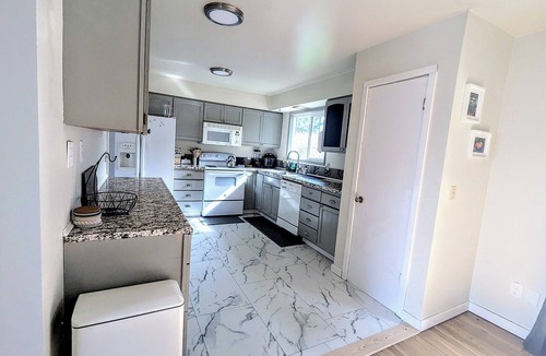 Beaverton Condo | Charming 2-bedroom unit with WiFi, backyard in lovely Beaverton