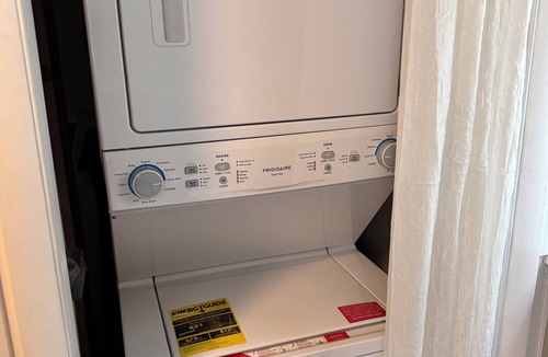 East Lansing Apartment | Charming 2-bedroom apartment in lovely East Lansing with WiFi