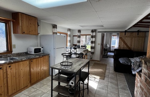 St. Maries Cabin | Charming 2-bedroom dry cabin by Black Lake