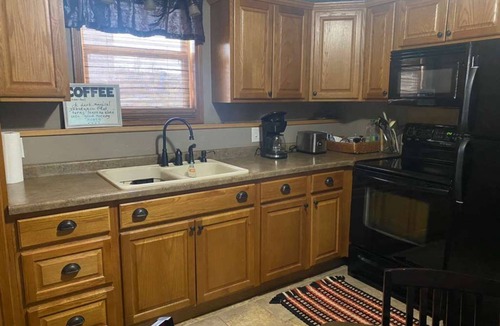 Valley City Condo | Charming 2-Bedroom Condo with AC — Walk to Downtown & VCSU