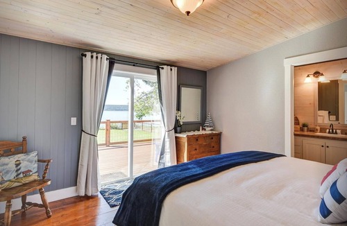 Oak Harbor Cottage | Charming 2-bedroom waterfront cottage overlooking Penn Cove