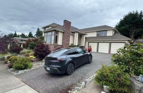 Cougar Mountain Bed & Breakfast | Charming 2 beds 1 bath room good for business and vocation
