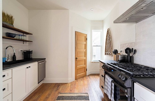 Uptown House | Charming 2BR Walk-Up Steps to NW 23rd