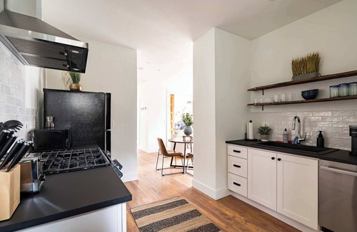 Uptown House | Charming 2BR Walk-Up Steps to NW 23rd