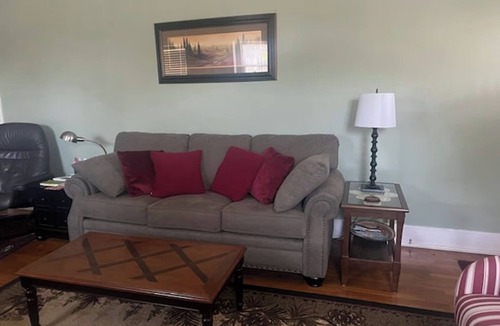 Downtown Klamath Falls House | Charming 3-bedrooms, 2 bathrooms-close to OIT and Skylakes Hospital.