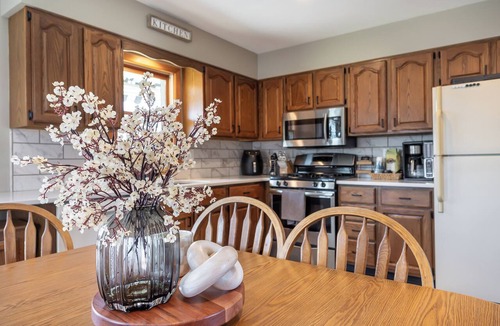 Dubuque House | Charming 3 Bedroom 2.5 Bathroom House centrally located in Dubuque IA.