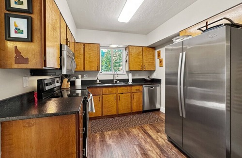 Tamarack Resort House | Charming 3-Bedroom Cabin Near Lake Cascade