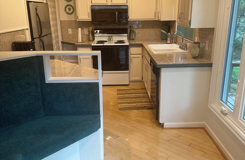 Brooklyn Cottage | Charming 3-bedroom cottage with WiFi and AC in welcoming Brooklyn