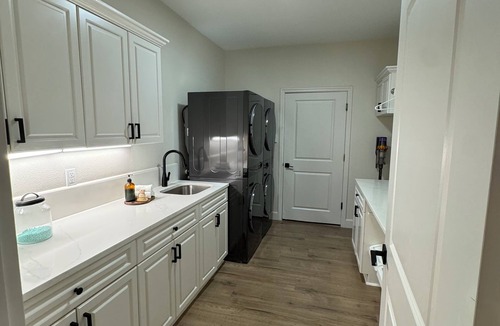 Ridgefield House | Charming 3-bedroom house, secluded with Mountain views.