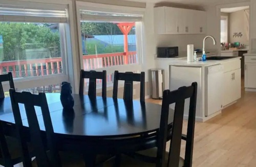 Silverdale House | Charming 3-bedroom house with AC and WiFi in awesome Silverdale