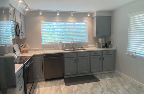 Corvallis House | Charming 3-bedroom house close to campus, hospital, and fun WiFi, AC, fireplace