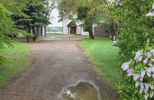 Dickinson House | Charming 3-bedroom house on Patterson lake next to Heart River golf coarse.