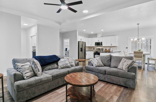 Caldwell House | Charming 3-bedroom house in Caldwell with WiFi and AC.
