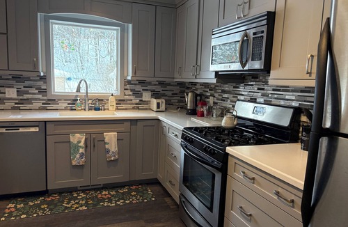 Beachwood-Bluffton House | Charming 3-bedroom house with quaint 3 season room and AC in delightful Muskegon