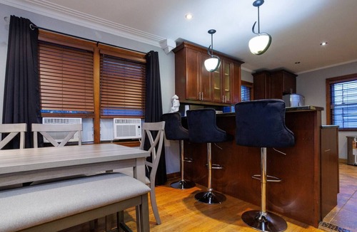 Calumet Heights House | Charming 3-bedroom house with AC in vibrant Chicago