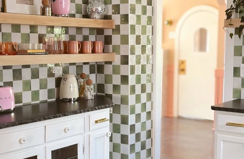 Medford House | Charming 3-bedroom house in delightful Medford, Oregon with WiFi and Hot Tub.